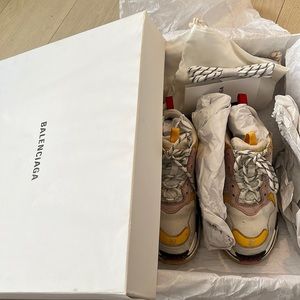 Balenciaga Triple S Sneakers Nubuck 37